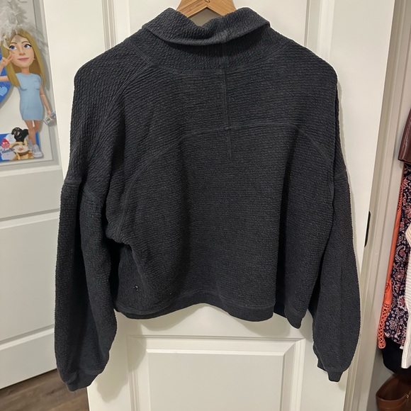 Lululemon pullover size m/l - Picture 2 of 3